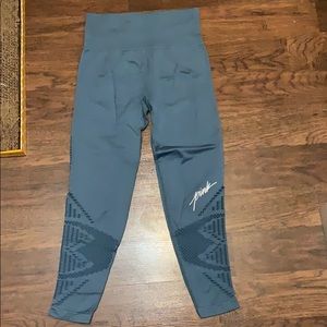 Victoria’s Secret Pink workout leggings